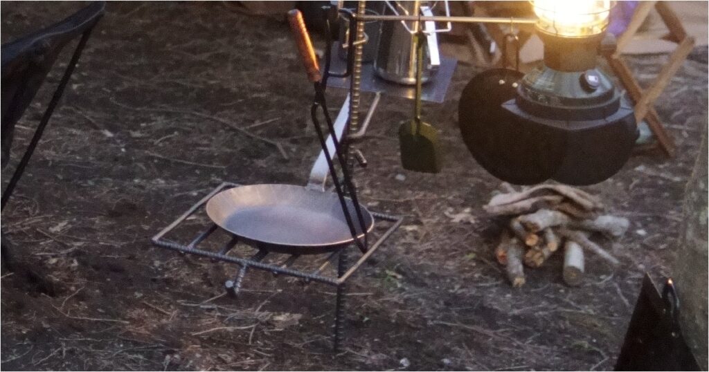 turkフライパンと焚き火ハンガー