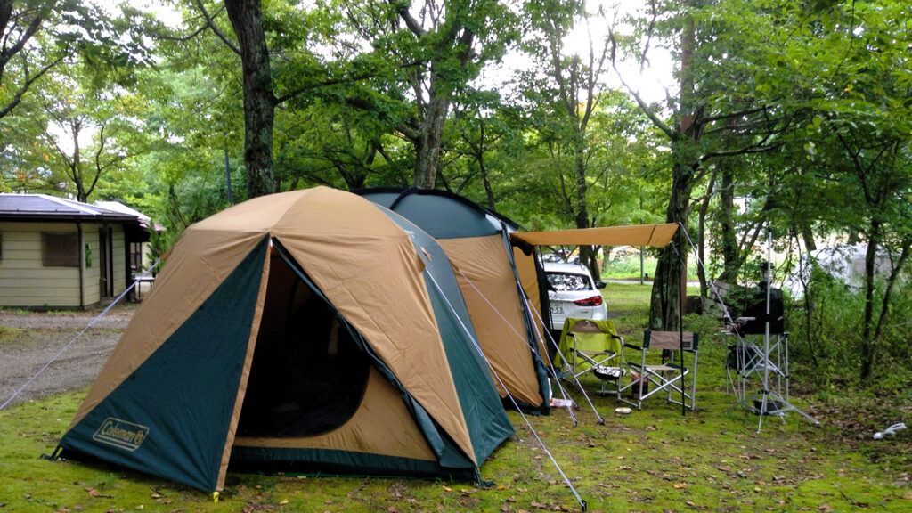 Xリッジ型のコールマンコネクティングドームテントでキャンプ