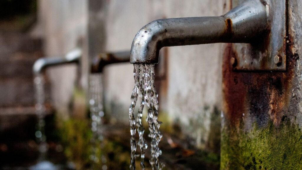 2. 水道設備が古いと、有害物質が混入するリスク