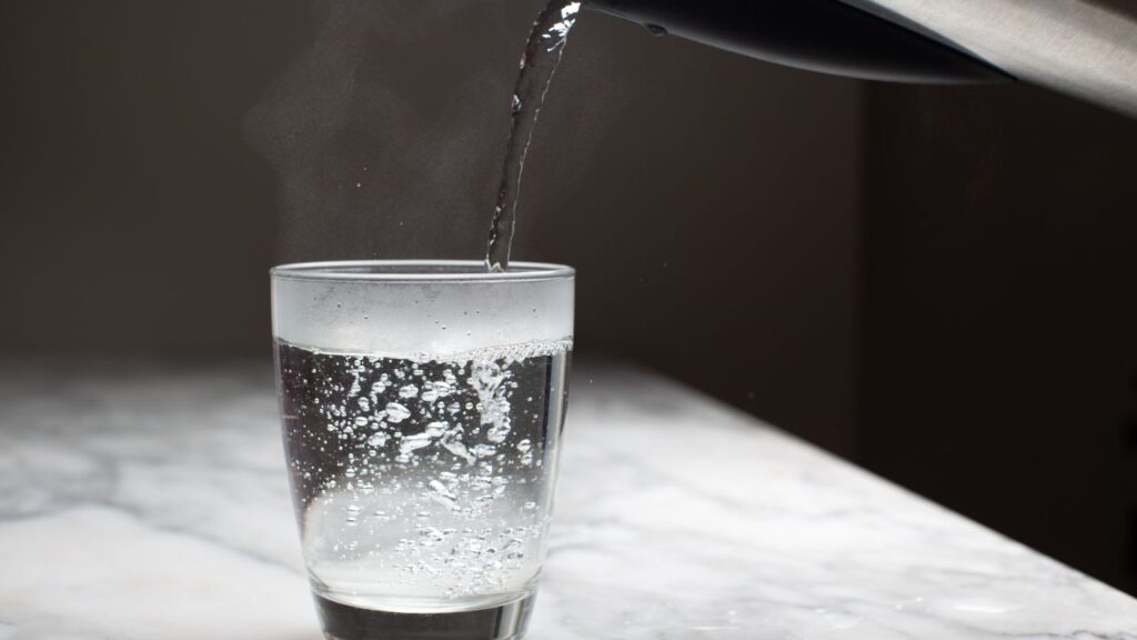 2. 避難所の「給水」も必ず衛生チェック!