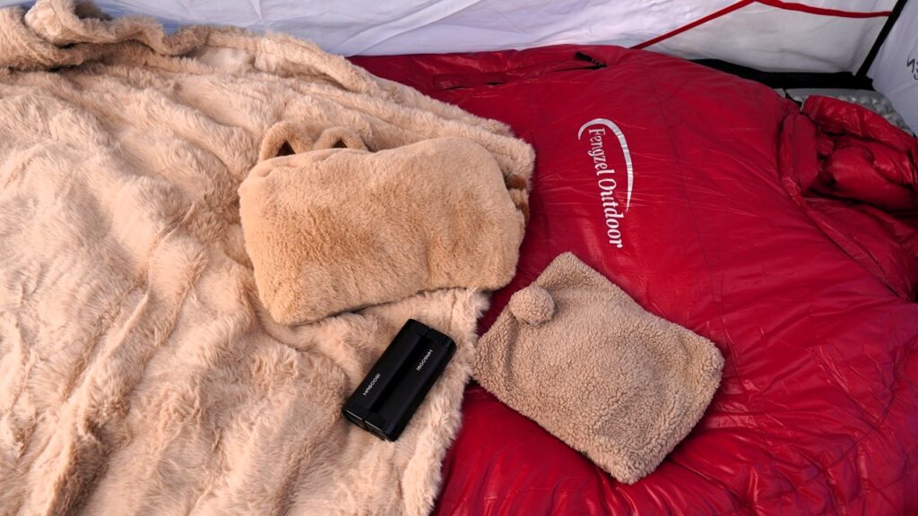 寝袋と合わせて使いたい冬のポカポカ神アイテム4選
