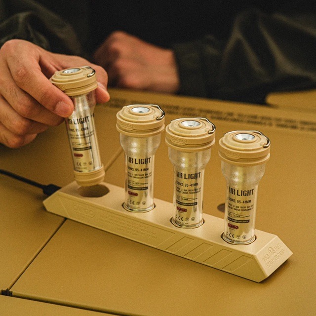 AIR LIGHTのCHARGING DOCKでの同時充電手順