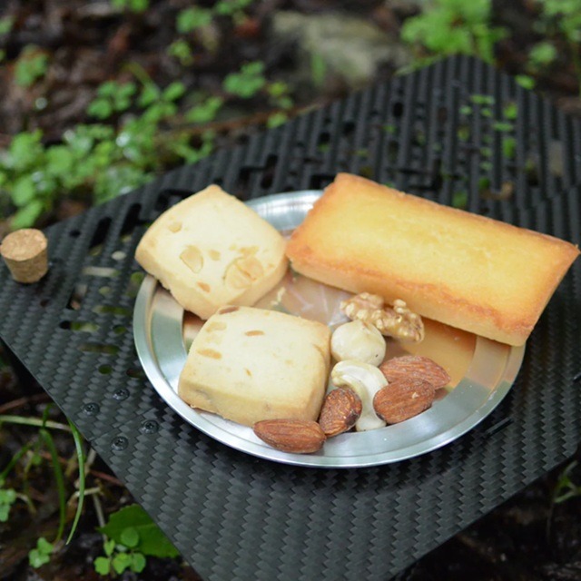 マグネット式の取手を外せばお皿としても使える