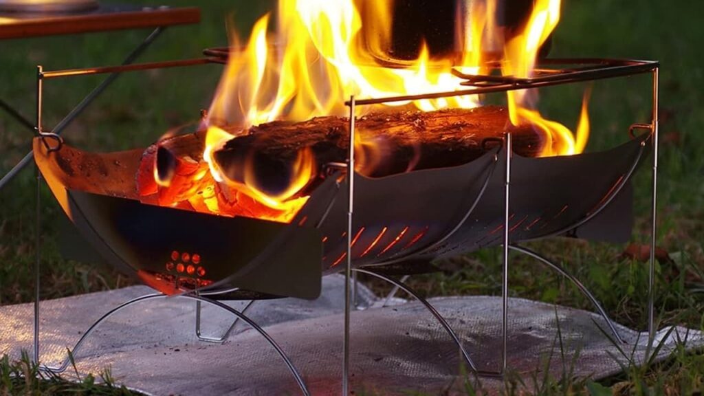 キャンプでTABI BASEを使っての調理中の画像