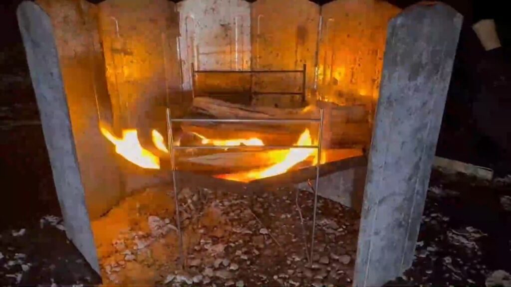 solotourのチタン焚火台を使った焚火の画像