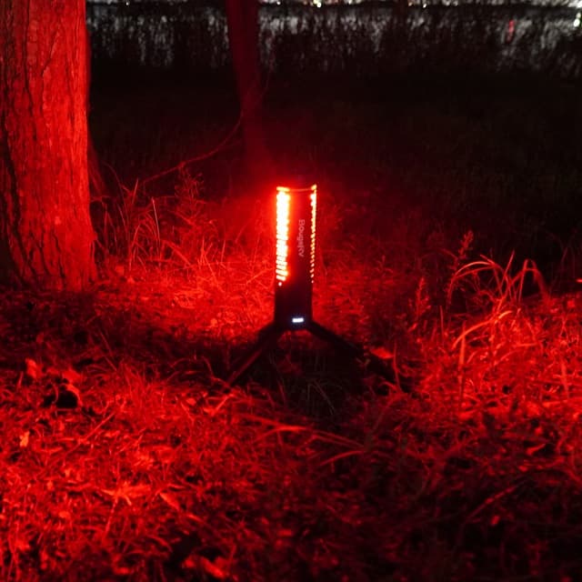 BougeRV T1を赤色点灯させれば夜目を壊さないので星空撮影時のライトとしておすすめ