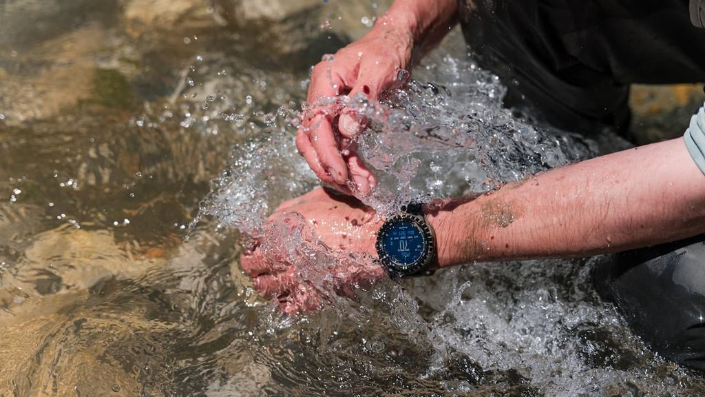 川で水につかっても平気なSUUNTO Core2