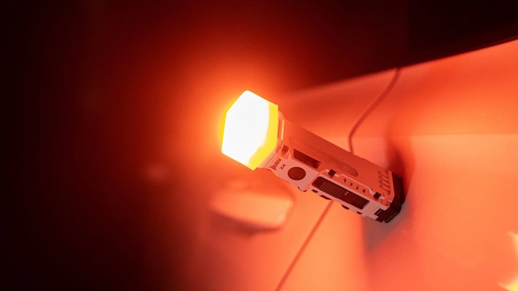 WUBEN X4+オレンジ拡散カバーは虫が寄りにくい光色としての実用性があり夏キャンプの救世主となる